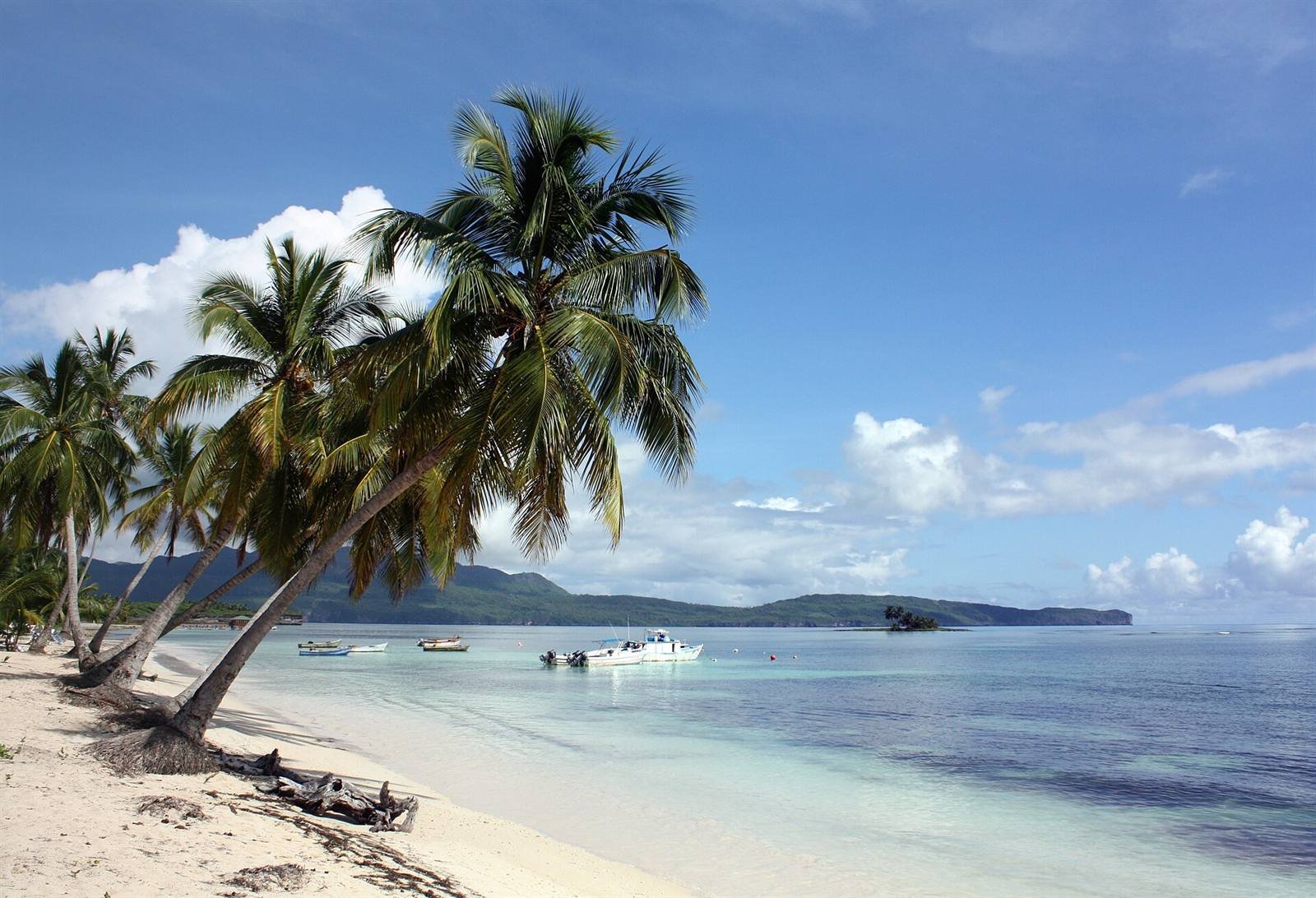 The village beach · 0.8 km